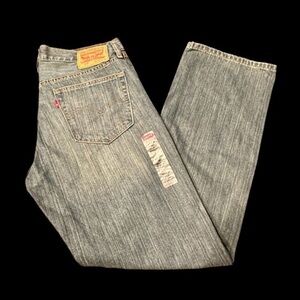 Men’s Levi's Light Blue Jeans - Size 33/32 - NWT